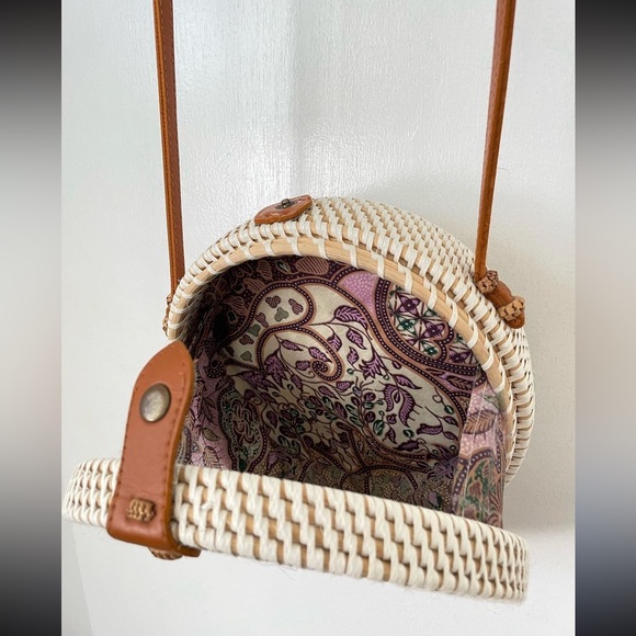 Handwoven Round Rattan bag - Picture 4 of 4